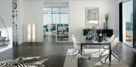 0474_L_Tuerelemente_designorientierte_Wohnform_ROYAL_(Glas_Alessio),_geschosshoch_Drehtueren_1-flg.+Windfang